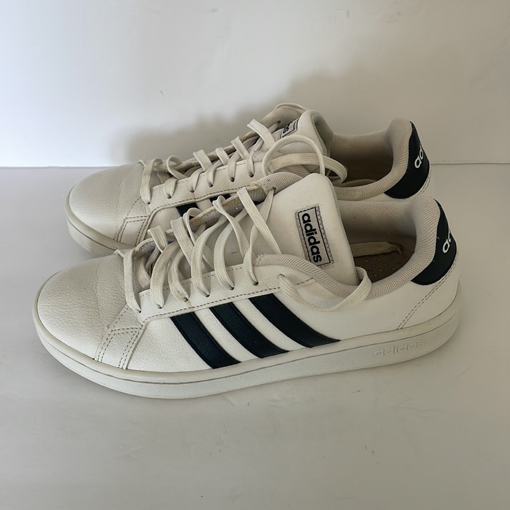 Adidas Cloud Foam Sneakers Men’s Size 8.5 or Women’s 9.5